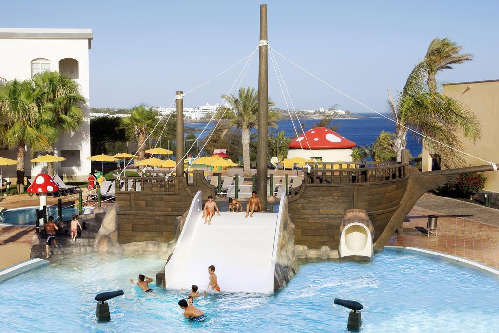 Отель H10 Rubicon Horizons Collection (Adults Only) Коста Бланка Экстерьер фото The pirate ship at the water park